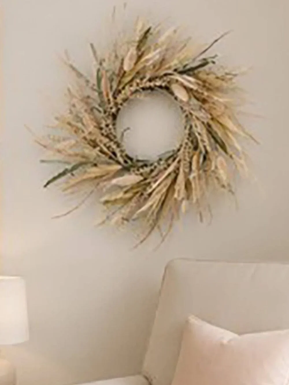 NWT Cream and Natural Wreath